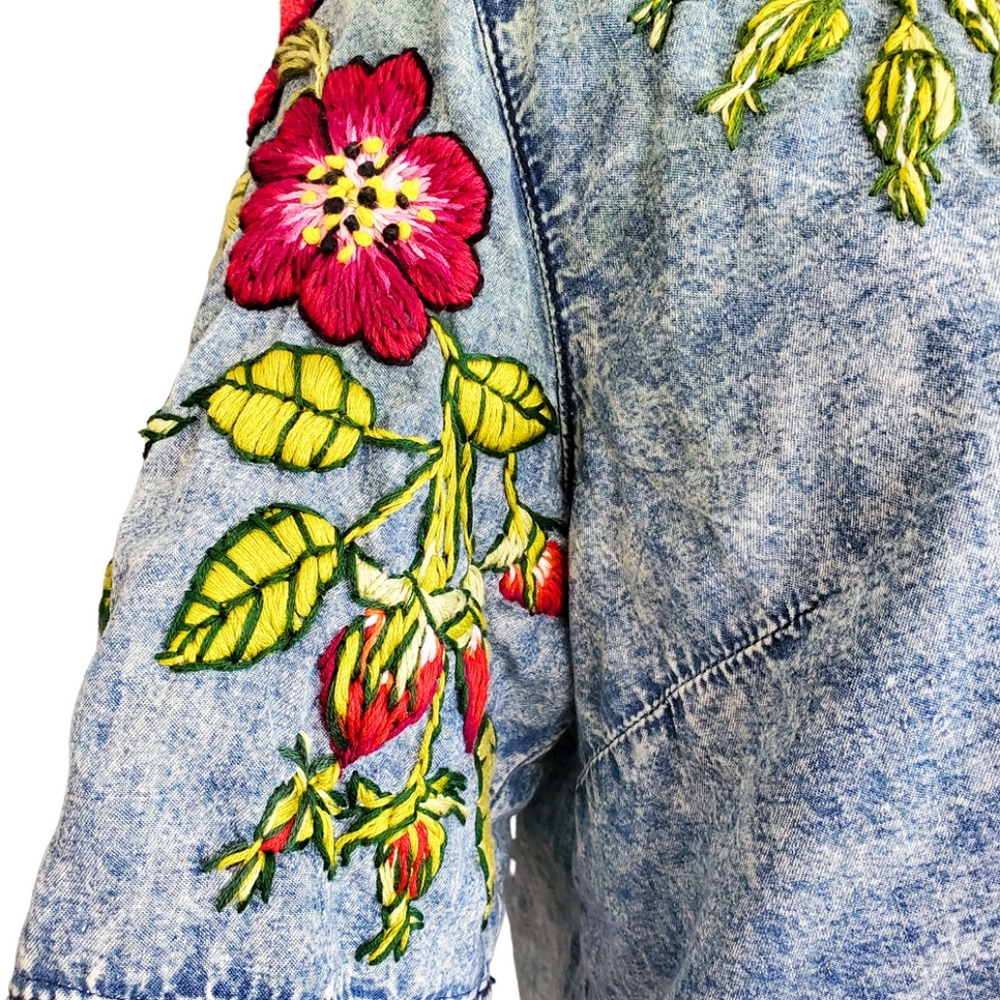 Embroidered Roses Denim Top Size M - Picture 10 of 16